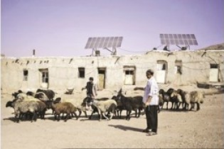 روستایی با پنل خورشیدی
