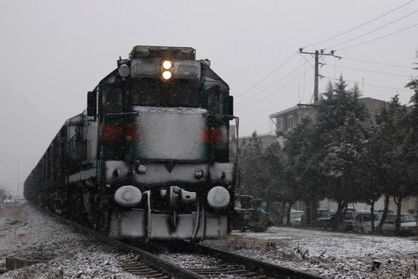 کاهش چهار ساعته زمان سفر با صرفه جویی ۱۰۰ میلیون لیتر سوخت با راه انداری راه آهن بستان آباد-خاوران