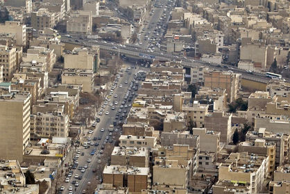 نقطه ثقل ساخت و ساز از مناطق شمالی شهر تهران به مناطق جنوبی این شهر تغییر یافته است.