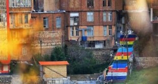 طولانی‌ترین پله‌های رنگ‌رنگی ایران در «پاوه»+ عکس
