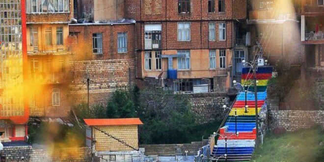 طولانی‌ترین پله‌های رنگ‌رنگی ایران در «پاوه»+ عکس