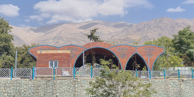 پایانه تاکسیرانی شهید شیعه‌زاده، در راستای تداوم برنامه مسقف‌سازی پایانه‌ها در سطح منطقه یک و با بهره‌گیری از عناصر طراحی و معماری ایرانی ـ اسلامی، در میدان تجریش احداث و به بهره‌برداری رسید.